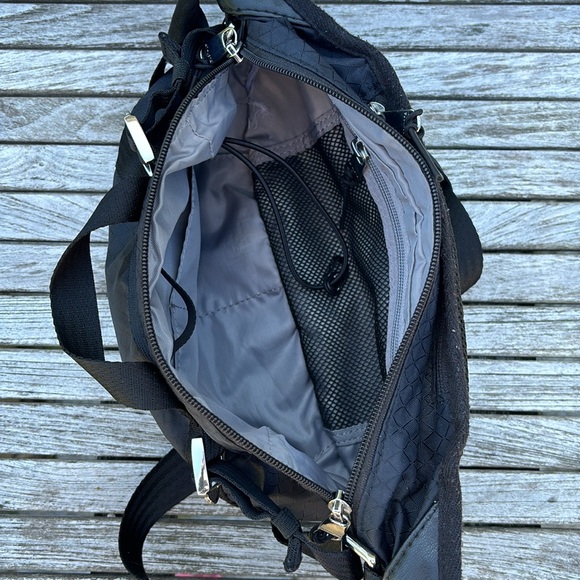 Athleta large Excursion belt bag - Picture 10 of 12